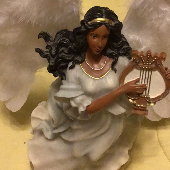 EUC ANGEL FIGURINE, LIGHTS AND PLAYS MUSIC. AFRICAN-AMERICAN cords tall 12”high - Picture 3 of 8